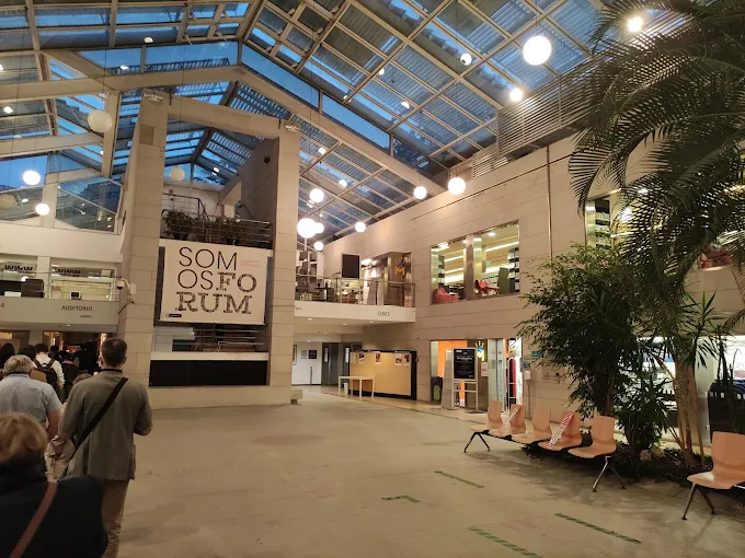 Os cursos do Fórum e do Ágora seguen sen data de inicio ante a indignación de profesorado e alumnado