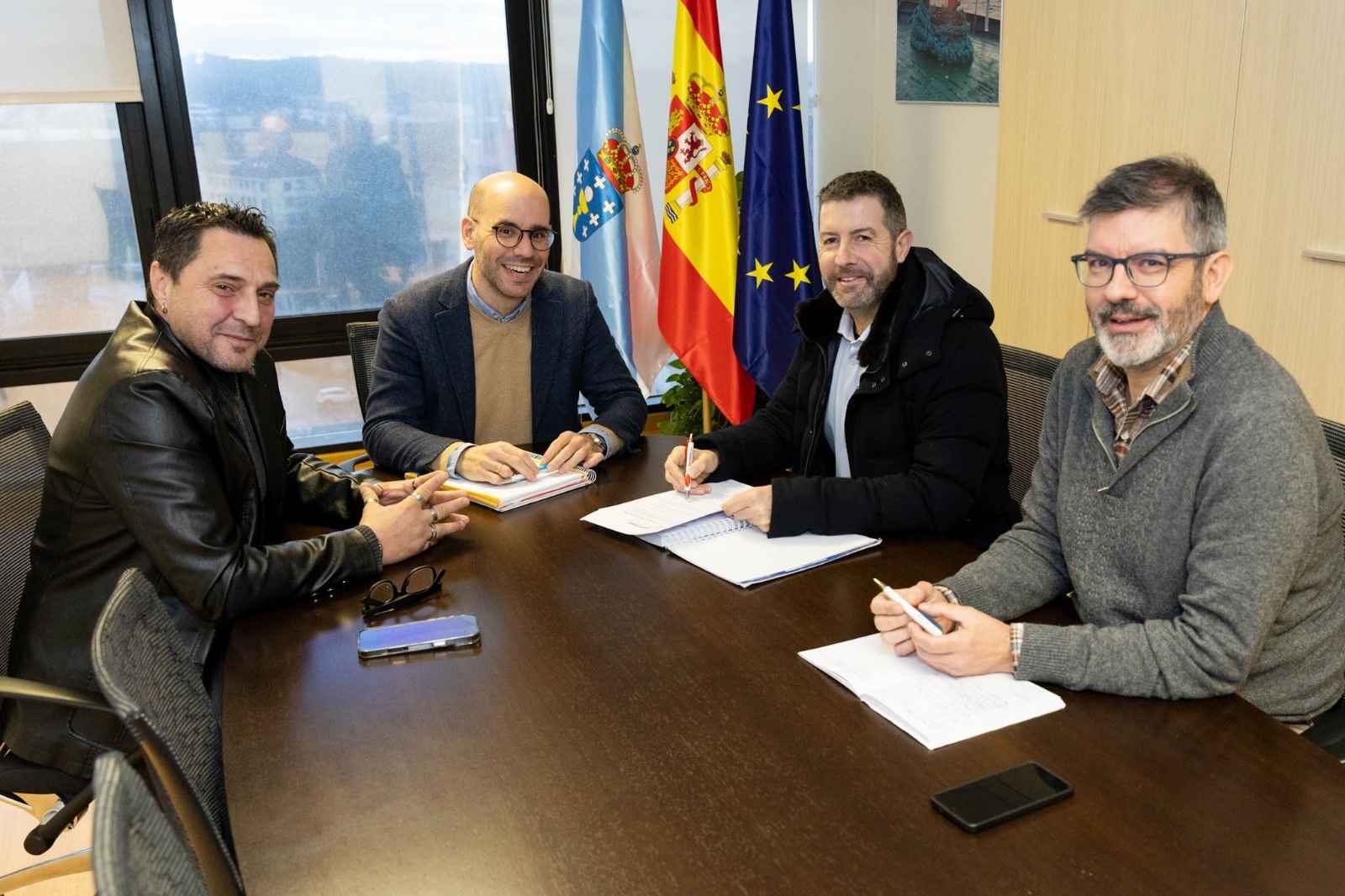 O Mar reúnese coa confraría de Portosín no marco da escoita activa co sector