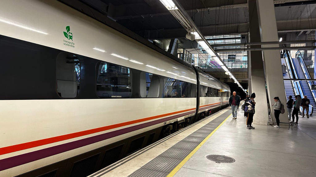 Renfe suspende de forma indefinida todos os trens con orixe e destino Vigo por mor do temporal de vento e chuvia