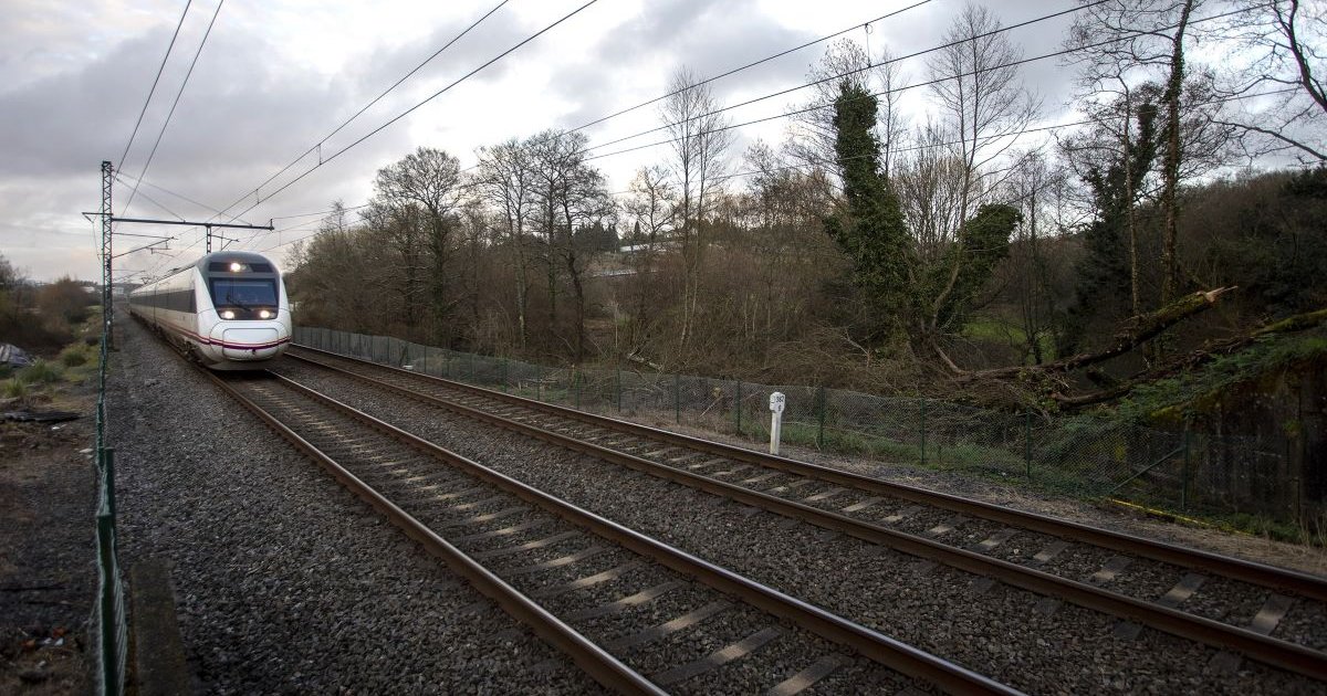 A borrasca Leonardo deixa media Galicia sen tren e provoca máis de 300 incidencias