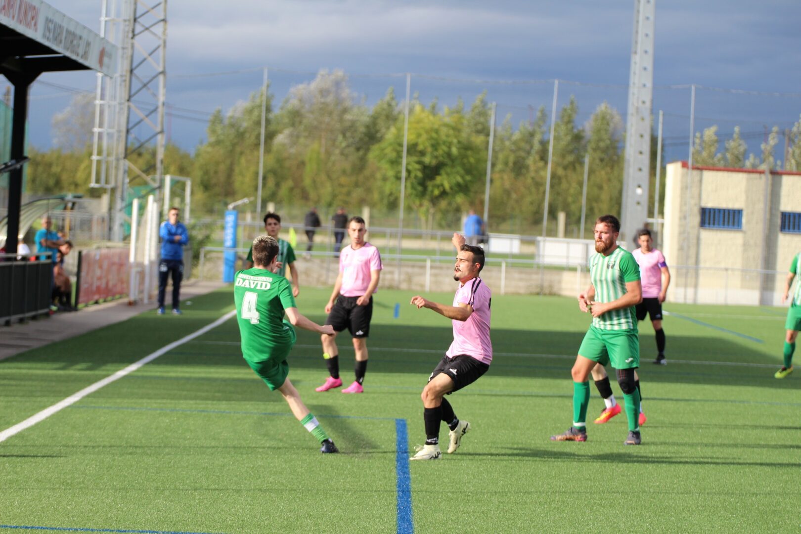 O póker de Kylian engancha ao Río Sil á loita polo play off