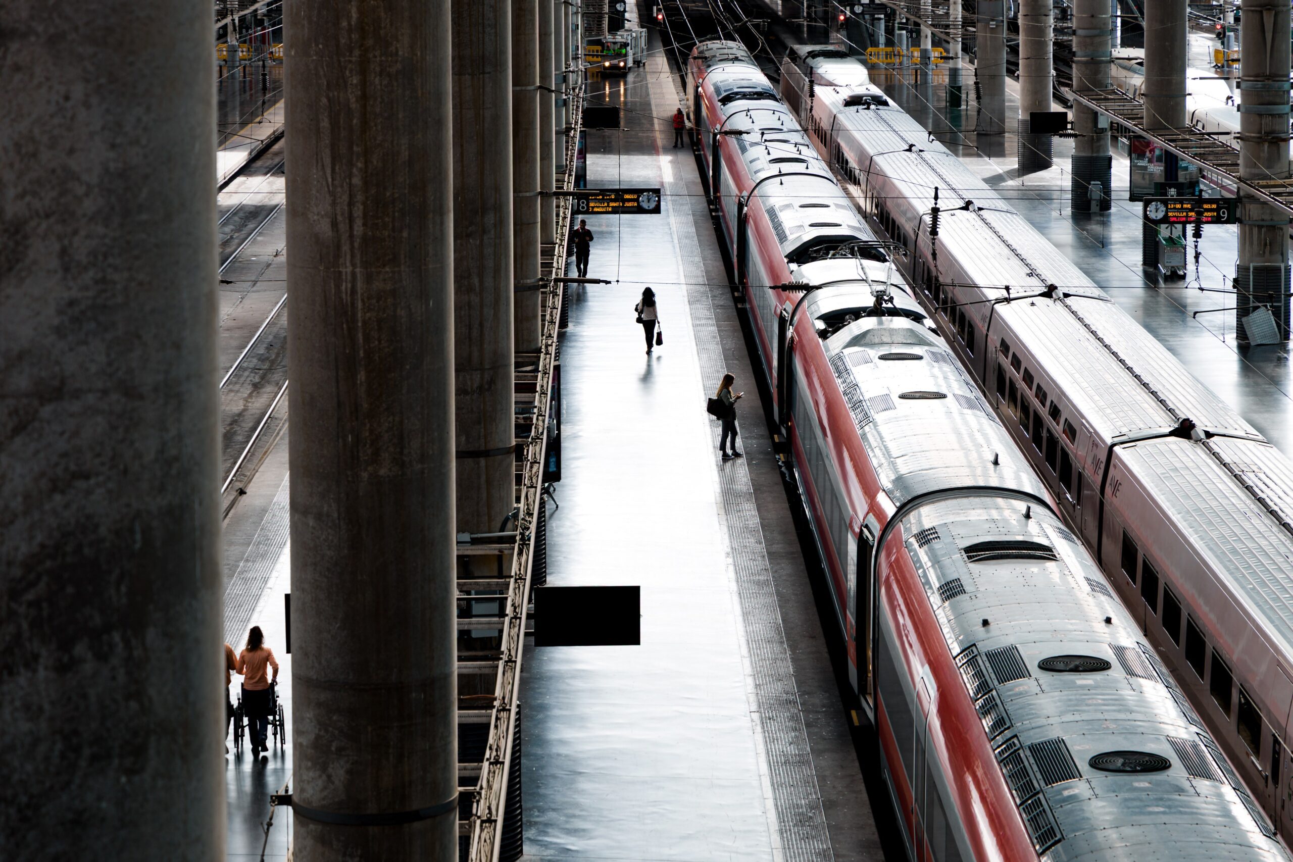 Unha avaría obriga a deter un AVE entre A Coruña e Madrid e provoca atrasos de máis dunha hora