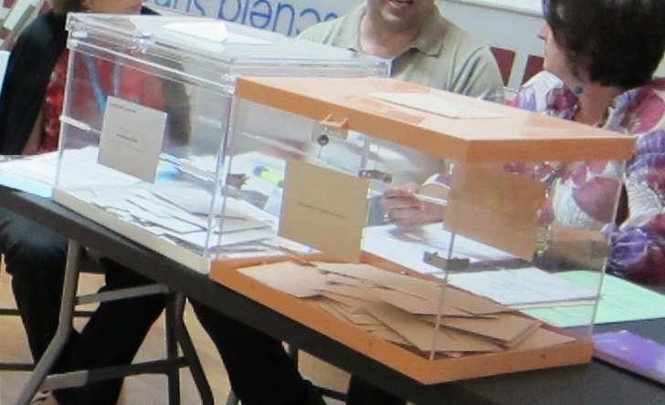 As eleccións en Aragón arrincan con normalidade e activan unha xornada crave para o equilibrio político