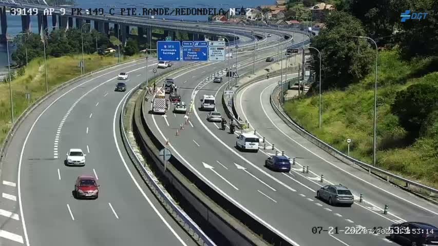 Accidente na AP-9 ao seu paso por Vigo: polo menos un ferido e retencións á altura de Candeán
