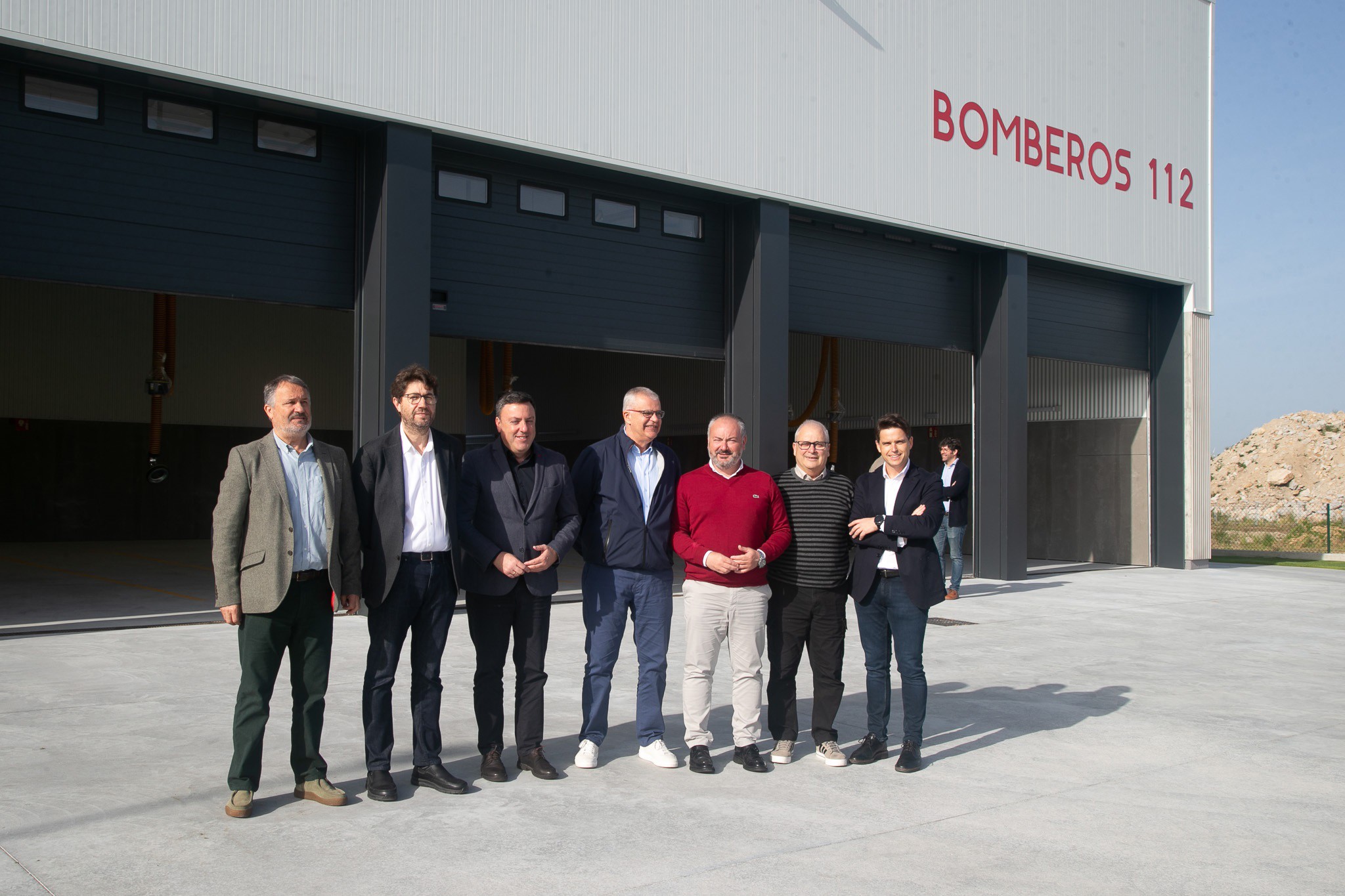 A Deputación da Coruña e o Concello de Arteixo formalizan a entrega do novo parque de bombeiros de Morás