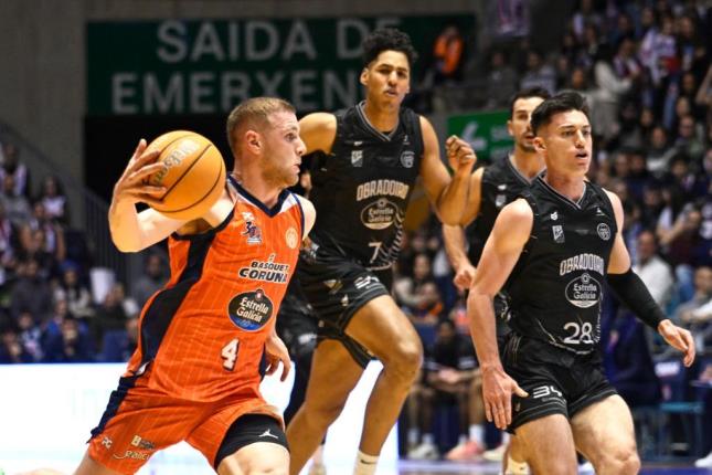 Pantallas xigantes na Praza Vermella para que ninguén se perda 'Ou noso derbi' entre Obradoiro e Básquet Coruña