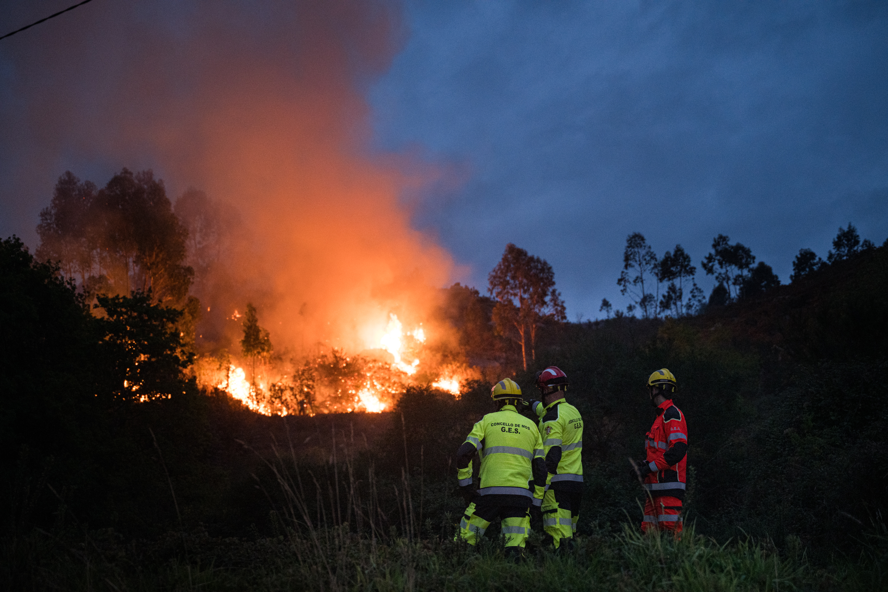 Bombeiros de Ourense ao límite: "Viven da sorte, pero un día alguén se vai a quedar no lume"