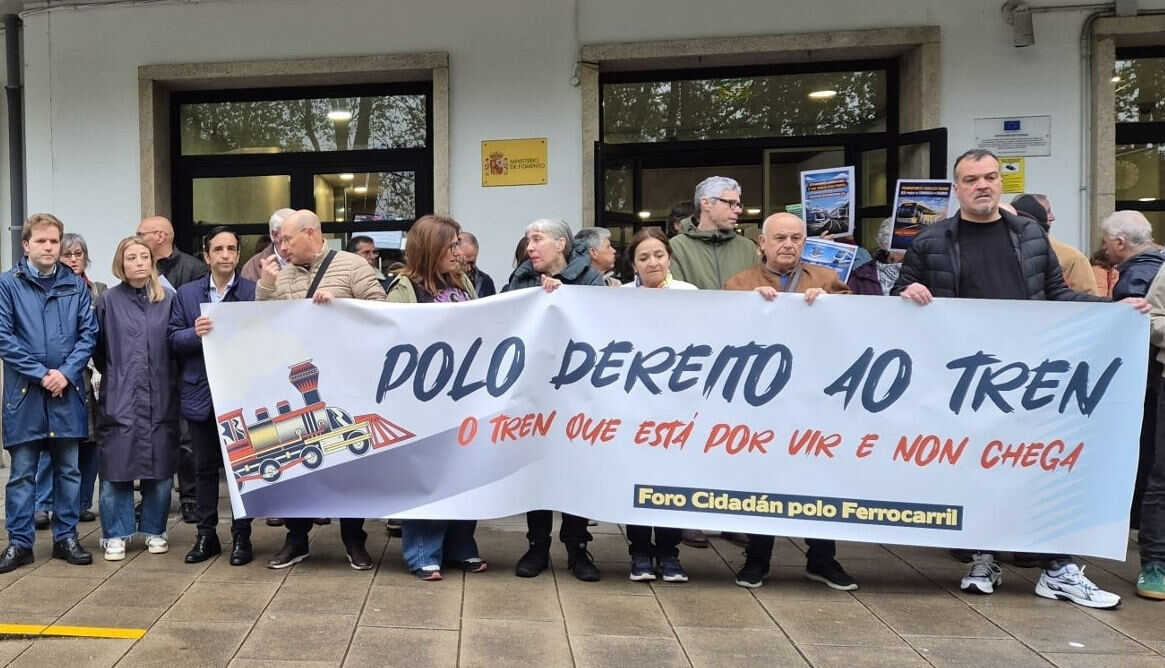 Unha viaxe reivindicativa en tren entre Ferrol e Betanzos exixe a modernización ferroviaria
