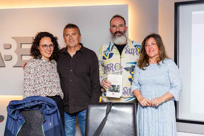 A ABE reivindica o papel das mulleres no desenvolvemento de Boiro na presentación de “Mans que teceron futuro”