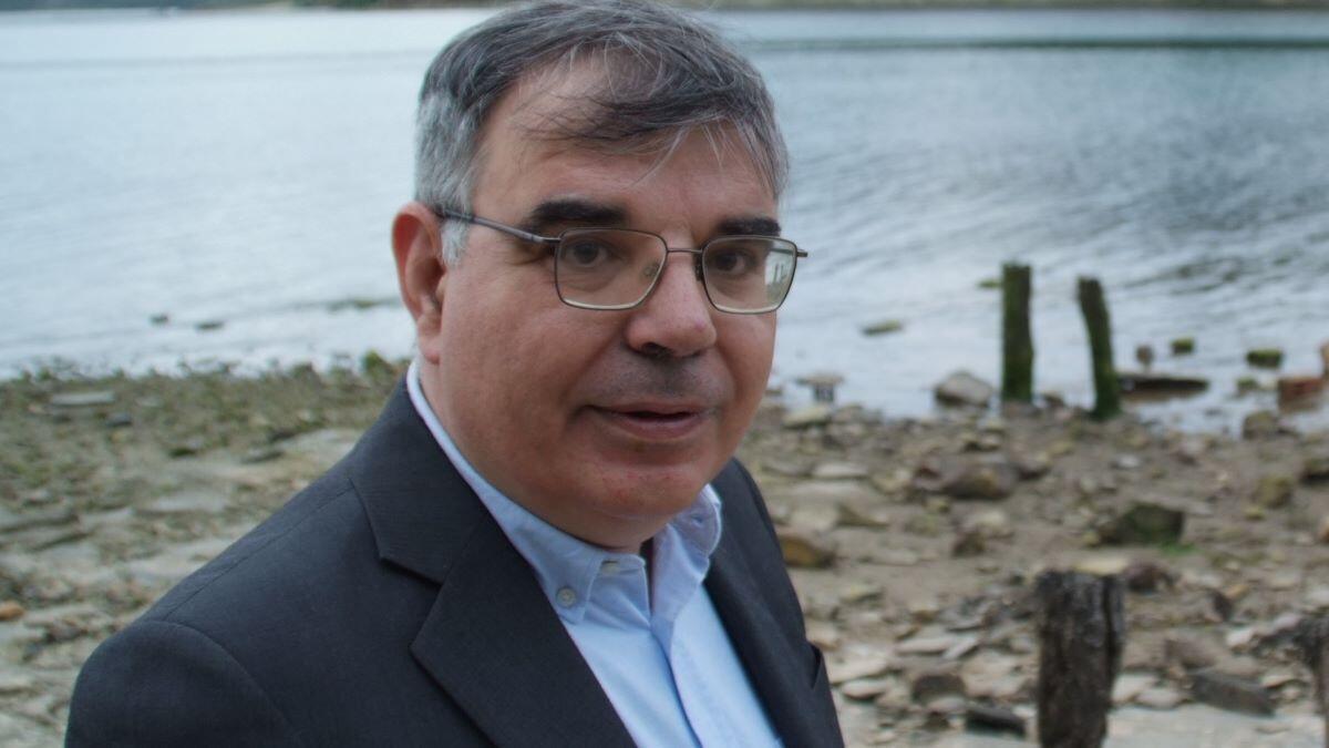Xosé Ramón Ermida, investigador: "O antinacionalismo é o eixo central do proxecto de Piñeiro"