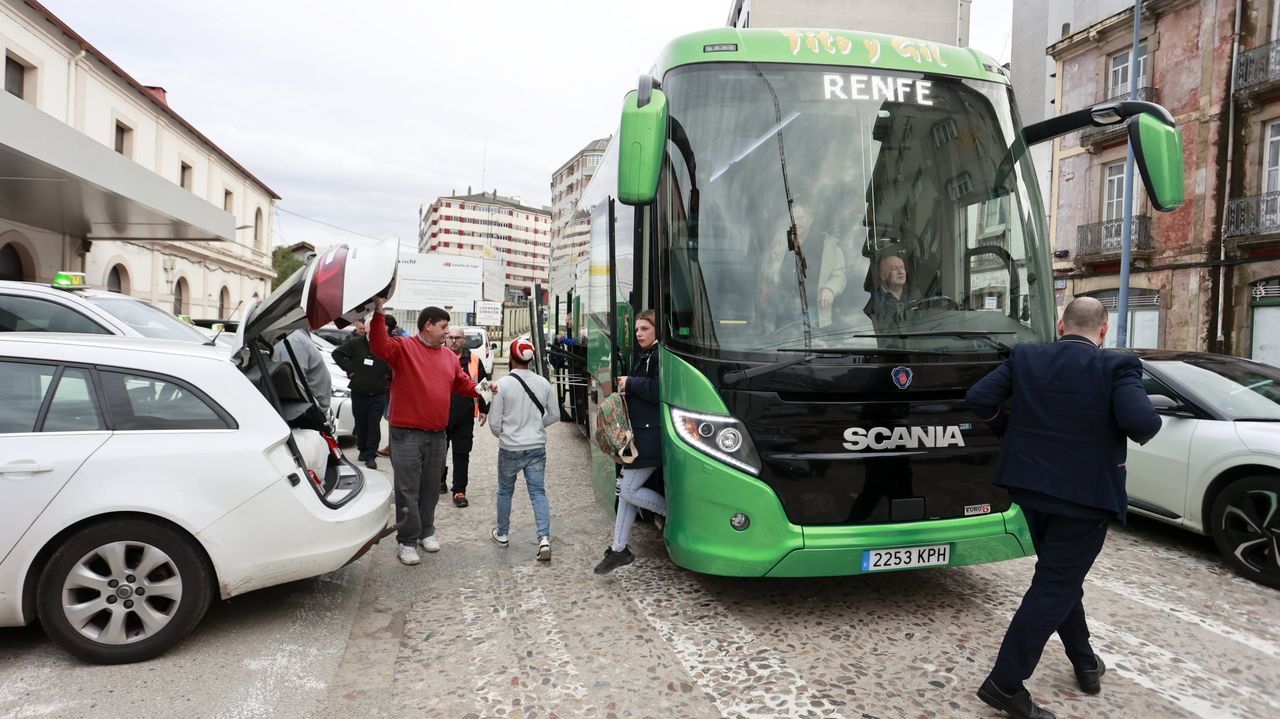 Os dous &uacute;ltimos servizos en tren entre Lugo e Ourense seguir&aacute;n sendo en autob&uacute;s ata finais de ano