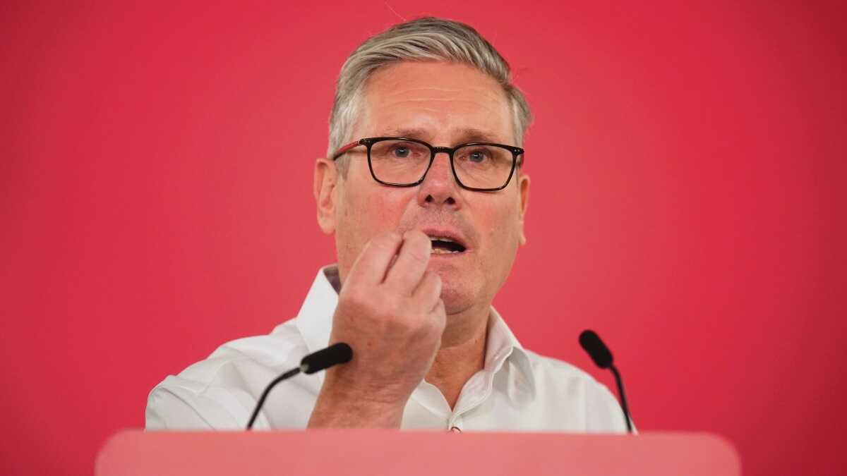 Keir Starmer afirma que seguirá como primeiro ministro británico tras unha nova dimisión no seu gabinete