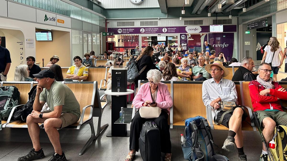 A circulación ferroviaria entre Galicia e Madrid restablécese con normalidade: 