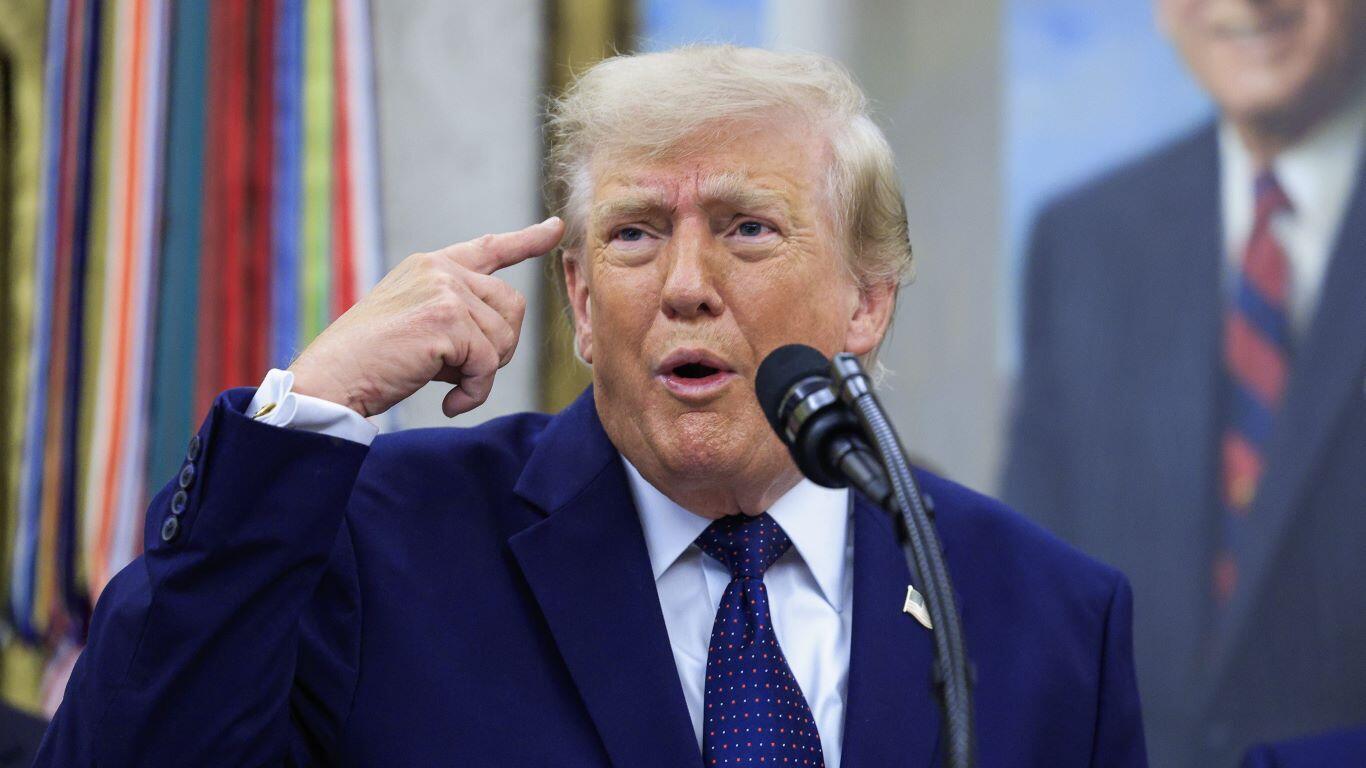 Trump formaliza a fin do cesar o fogo e lanza unha nova vaga de ataques sobre Irán