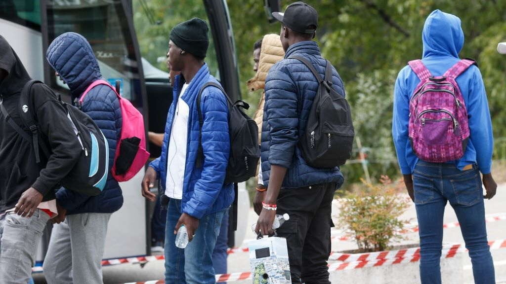SOS Racismo documenta a discriminación na Galiza: trabas a menores, explotación e abusos en pisos da Xunta