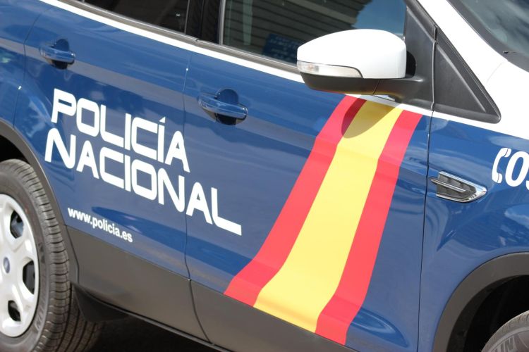 Axentes da Policía Nacional axudan a salvar a vida dun home que sufriu unha parada cardiorrespiratoria en Vigo