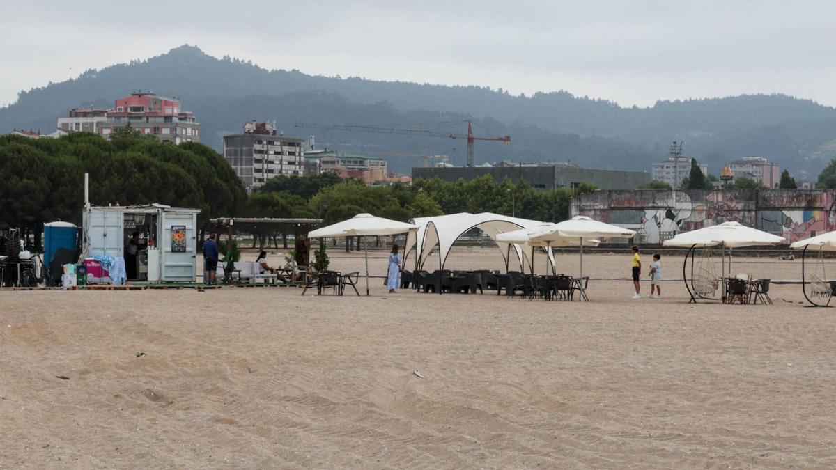 O modelo de chiringuito de praia sostible e integrado na paisaxe de Galicia non esperta moito interese