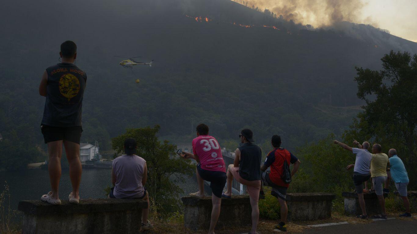 Extinguido o incendio de Ribas de Sil tras arrasar 190 hectáreas desde o pasado sábado