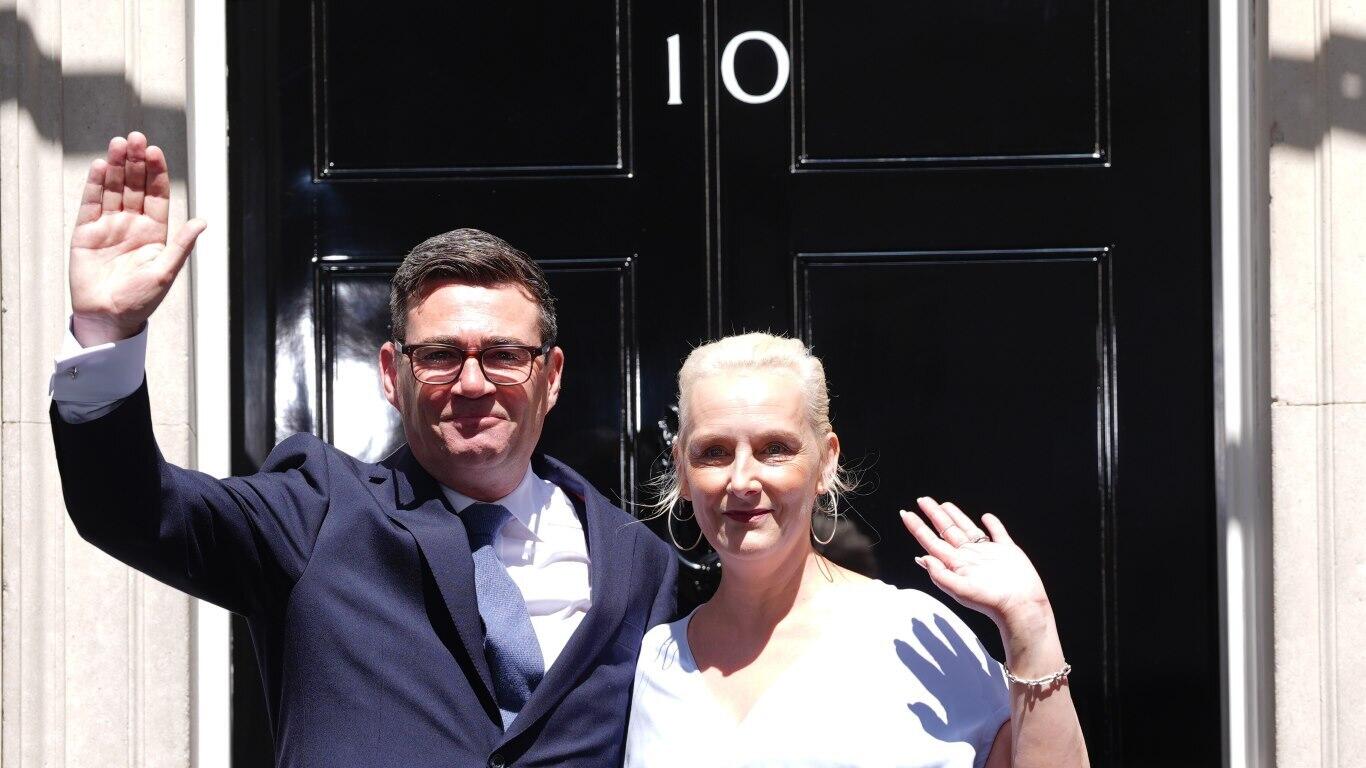 O laborista Andy Burnham xa é o primeiro ministro do Reino Unido: "É un momento para a reflexión e para renovar os propósitos"
