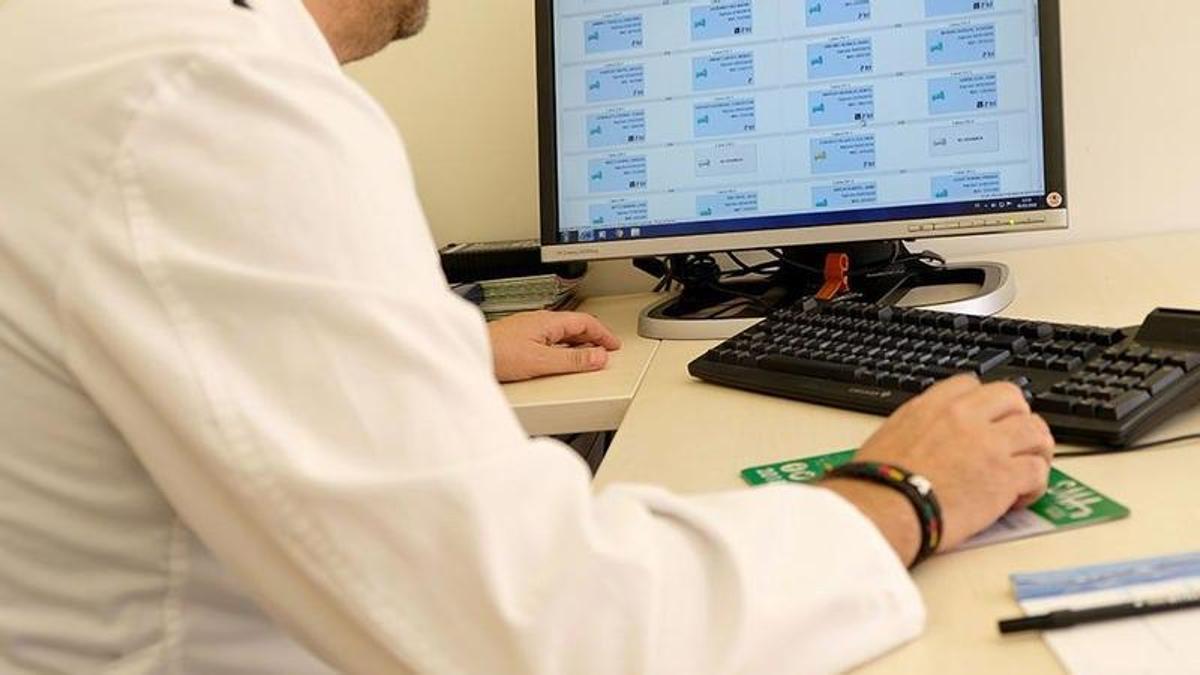 Unha praza de enfermería por cada médico: a proposta da Xunta enviada aos sindicatos para reforzar o persoal de Atención Primaria
