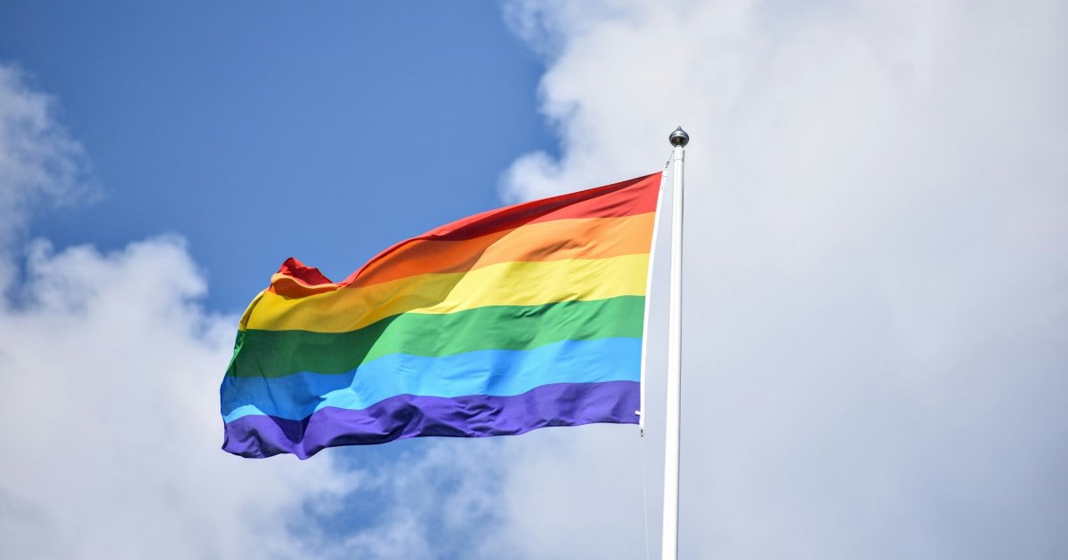 Condenado coa agravante de discriminación por orientación sexual un home que tocou os peitos a unha muller