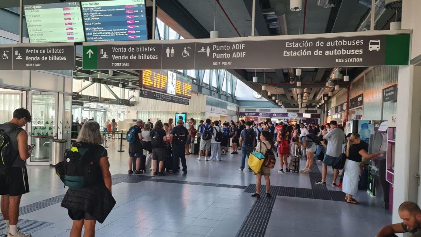 Suspendida a circulación de trens entre Santiago e Ourense por un incendio