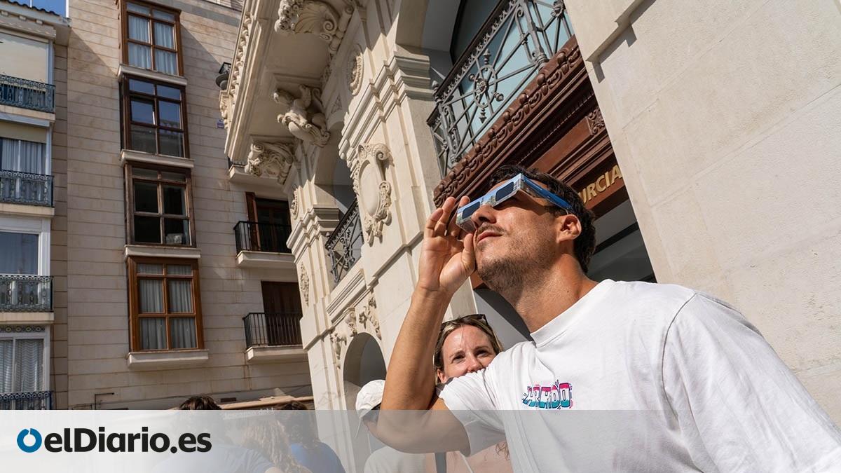 Cómo usar las gafas para ver el eclipse solar del 12 de agosto