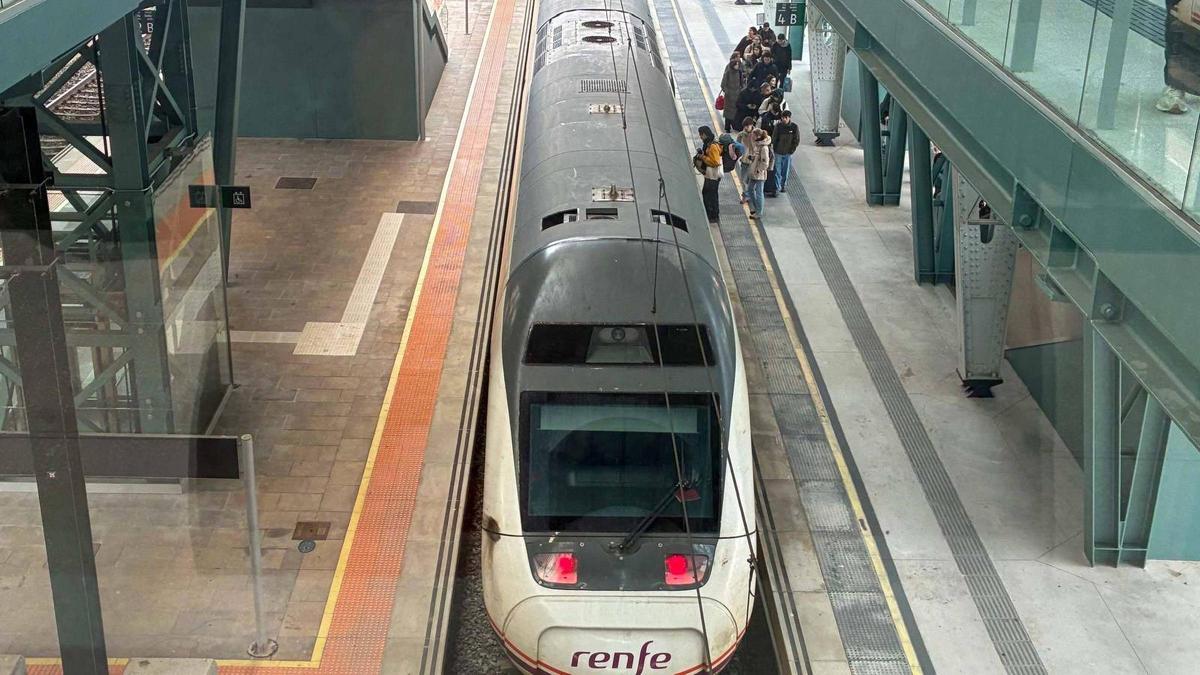 Renfe reforza a súa operativa no Eixo Atlántico pola eclipse: 1.400 prazas máis