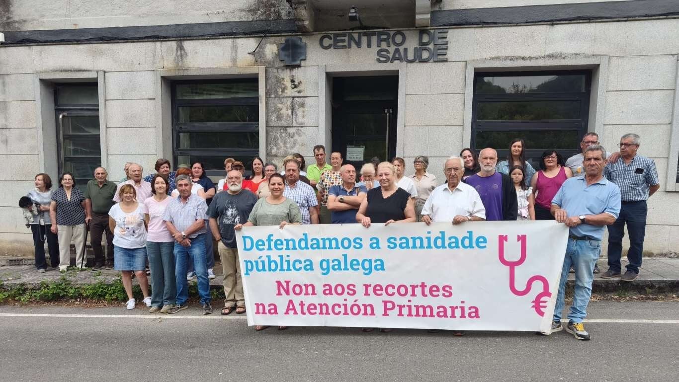 A veciñanza de Cervantes volve mobilizarse para reclamar a reapertura do consultorio de Doiras