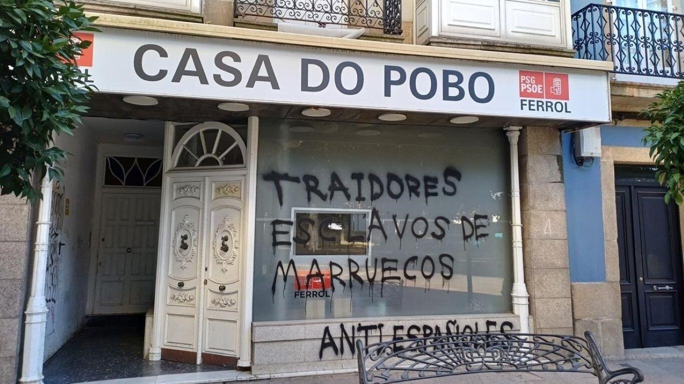 Condena política e sindical ás pintadas de odio contra a sede do PSdeG en Ferrol