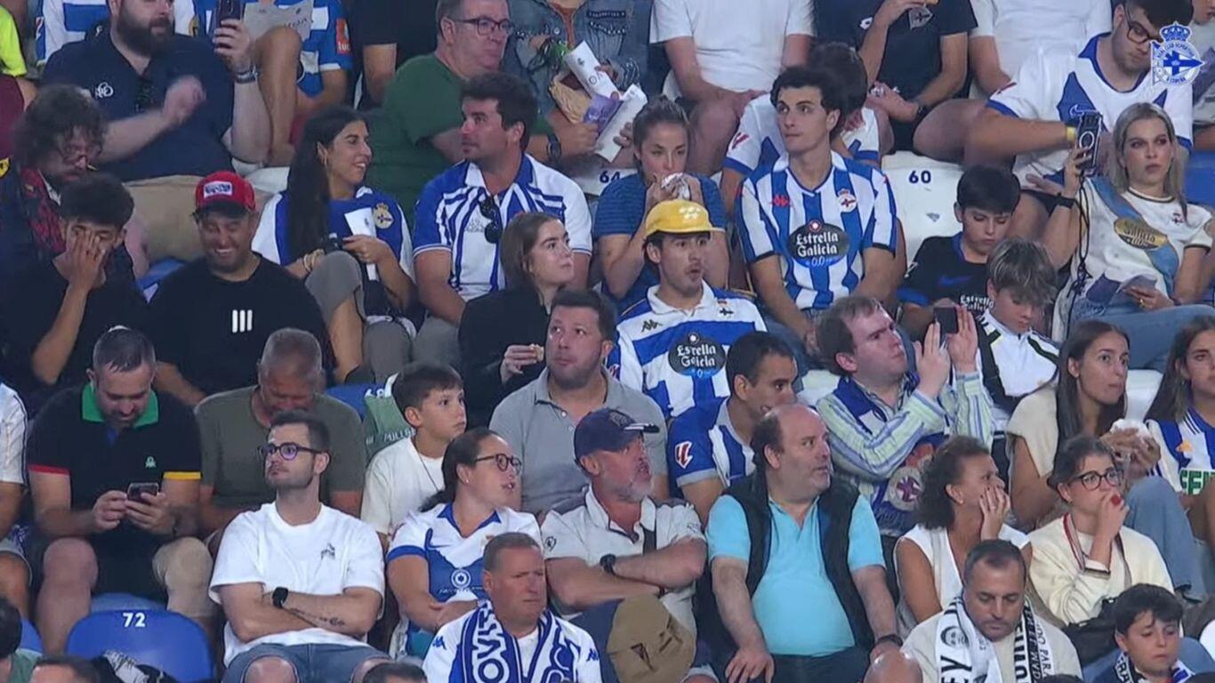 O novo himno do Deportivo xa Voa no estadio de Riazor