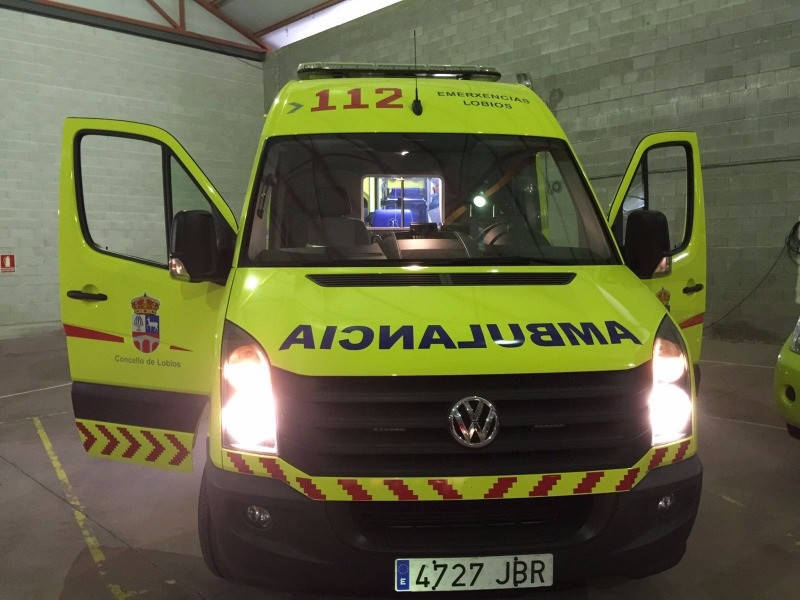 O incedio dun autobús acaba estendéndose ao monte en San Cristovo de Cea e obriga a cortar a AG-53