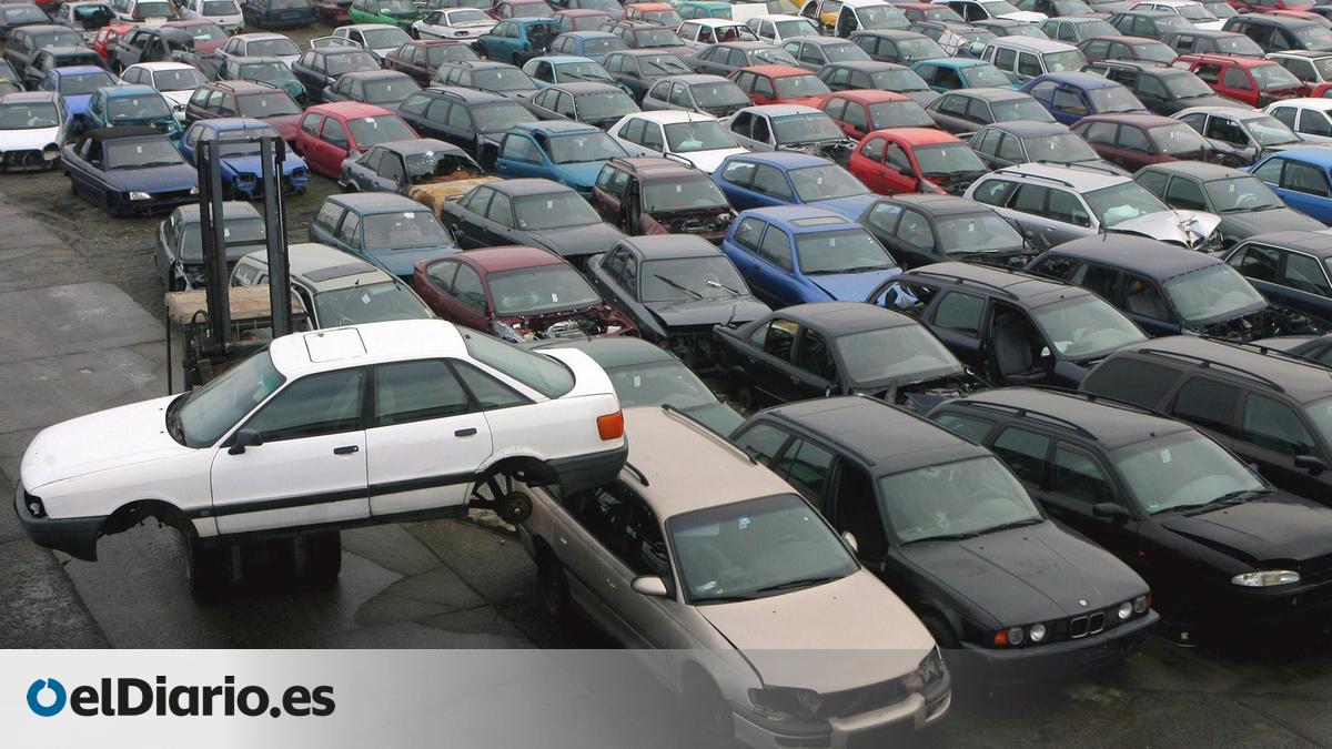 Coches con plástico de botellas y redes recicladas: nuevas obligaciones legales para vehículos