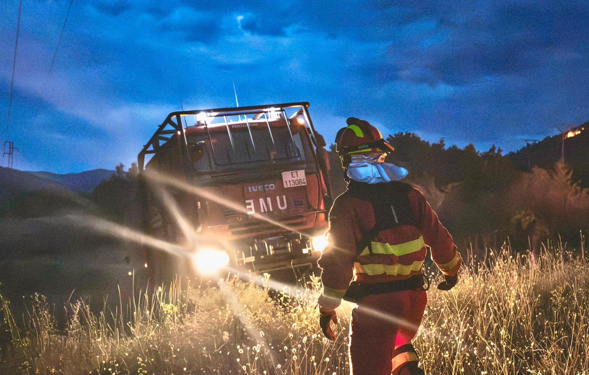 El fuego de Peñas de Riglos (Huesca) sigue activo tras una semana. Deja un efectivo de la UME muerto y 17.500 hectáreas quemadas
