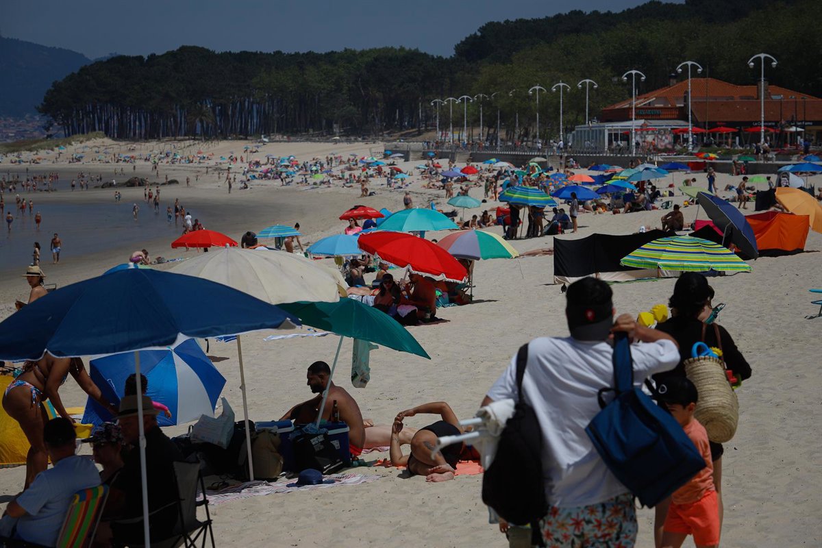 Galicia encadea tres días de altas temperaturas desde este domingo, con 67 municipios en alerta vermella