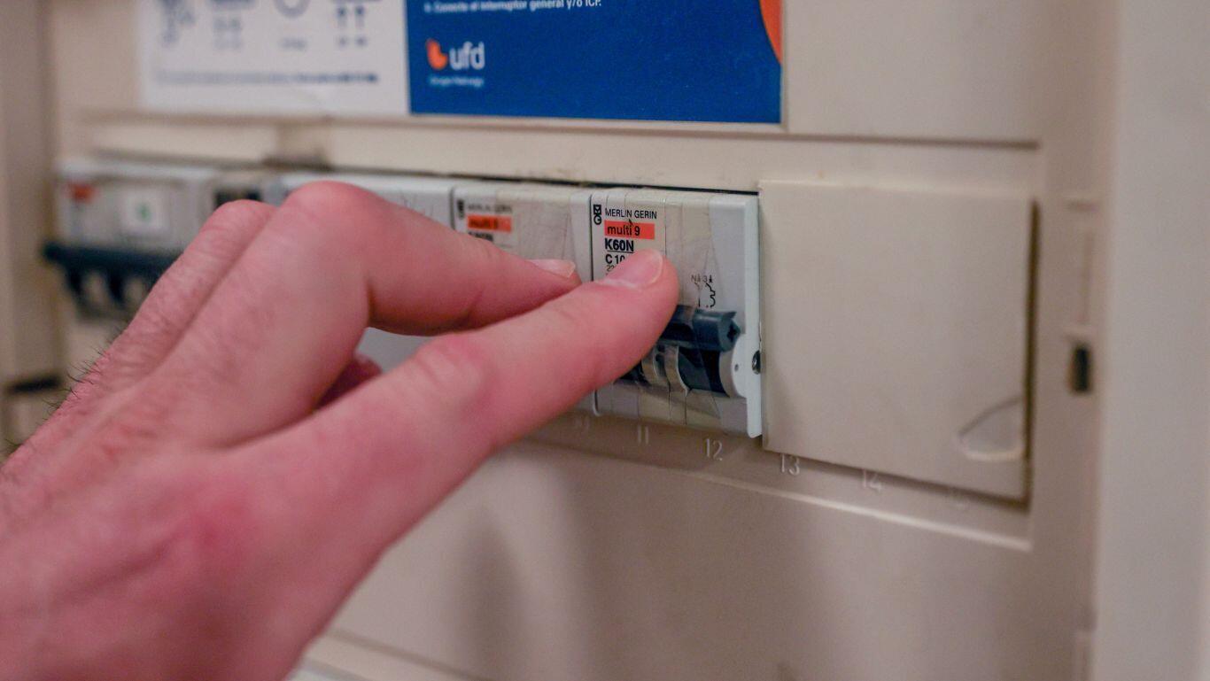 O prezo da luz dispárase na primeira quincena de agosto e apunta a un recibo de máis de 100 euros