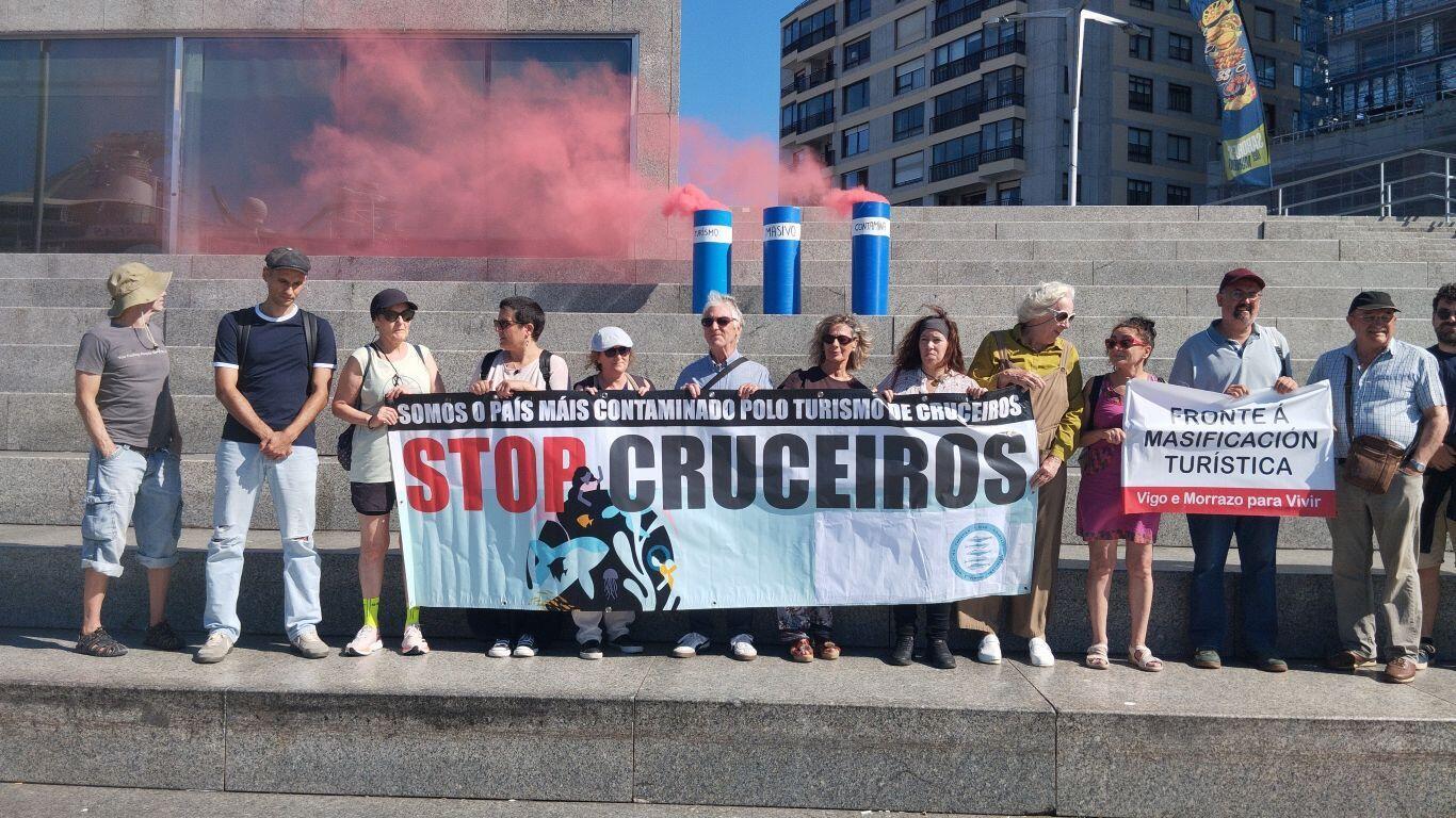 A Plataforma fronte á masificación turística Vigo – O Morrazo denuncia a contaminación dos cruceiros en Vigo
