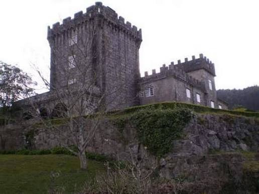Un libro recupera as mulleres que gobernaron os castelos de Tebra e a historia transfronteiriza do val