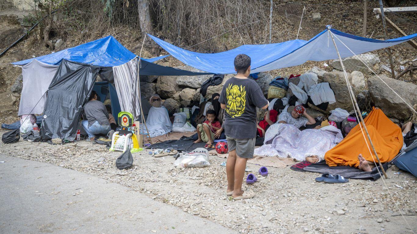 O Goberno estatal toma o control do porto de Ceuta para garantir a atención humanitaria aos migrantes ante unha nova negativa de Vivas