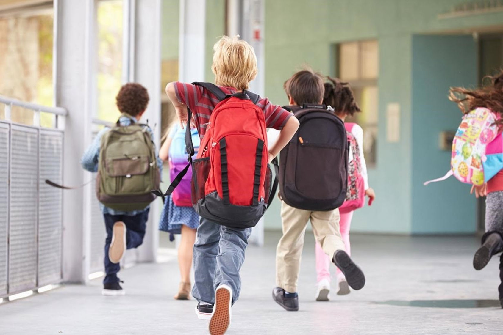 Volta ao cole con falta de bolsas comedor e folgas de profesorado no calendario