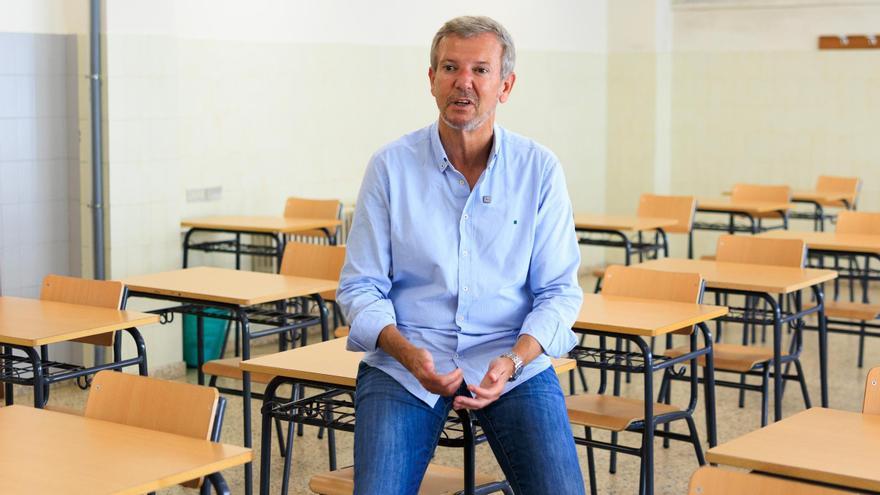 Alfonso Rueda dá a benvida ao curso desde o colexio marinense no que estudou: «Volver sempre ten algo especial»