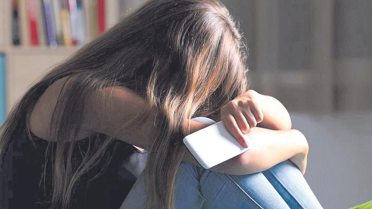 Os galegos chaman 18 veces ao día á liña de axuda á conduta suicida, case un 50% máis que hai dous anos