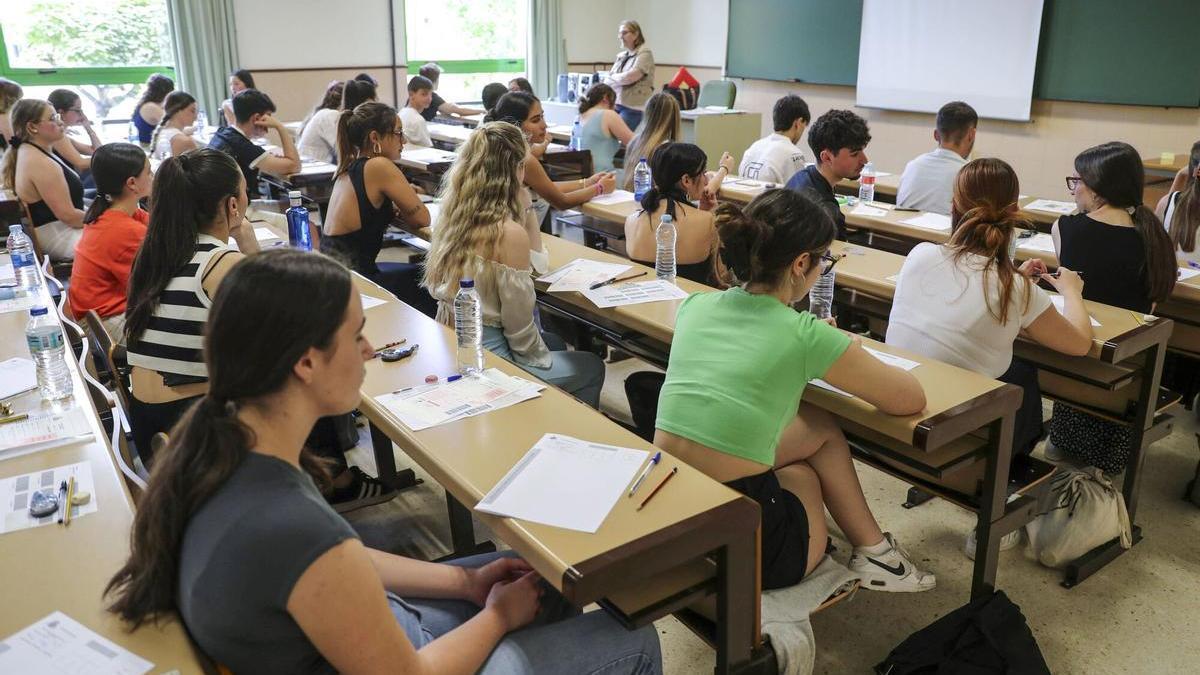 Pais e profesores descartan que as pantallas expliquen por si soas os malos resultados de PISA