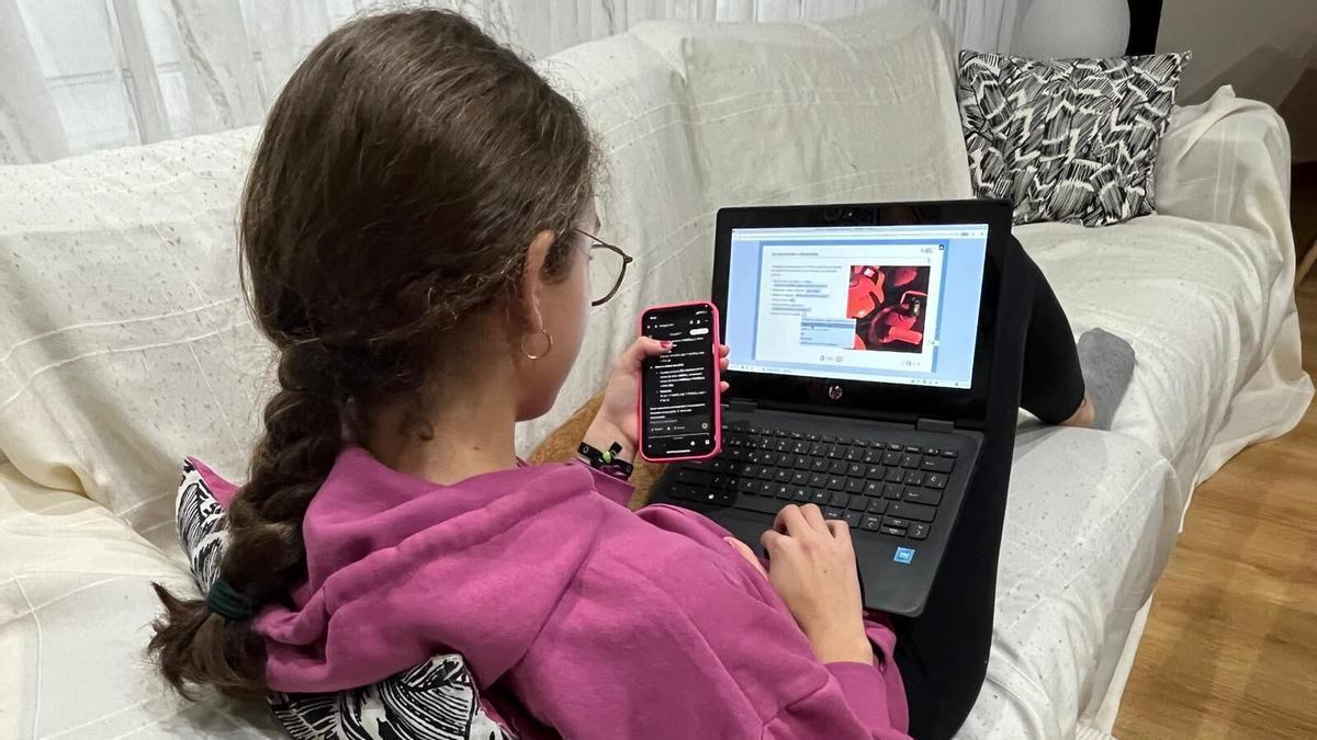 Polo menos un terzo de estudantes galegos usa habitualmente a IA para facer tarefas escolares