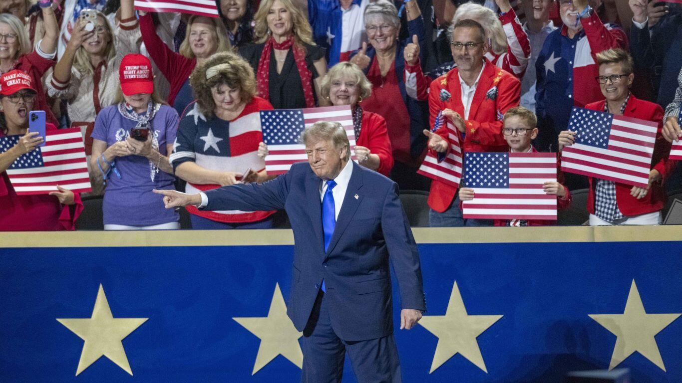 Trump promete 5.000 dólares a cada estadounidense se o seu partido gaña as 'midterms', as eleccións de medio mandato de novembro