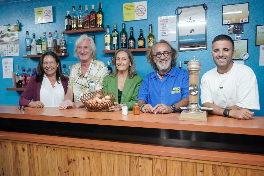 Teo Cardalda e outros músicos da movida homenaxean a Golpes Bajos este sábado no porto de Vigo
