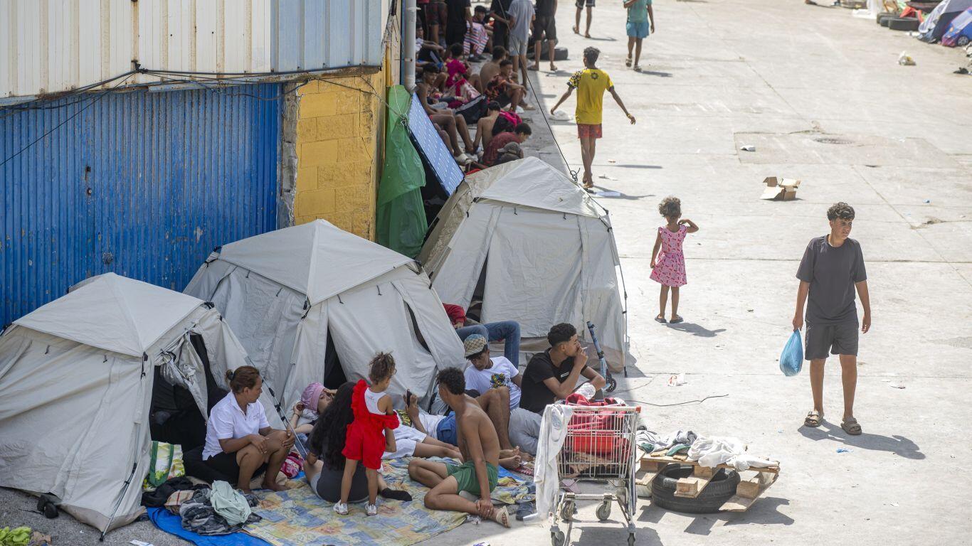 Máis de 40 tendas de migrantes incendiadas nas Naves de Tarajal, Ceuta