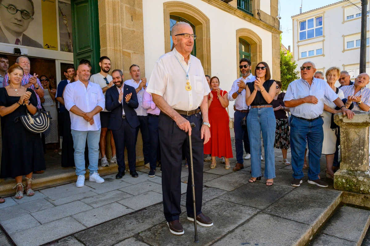Ramón Iglesias, “Moncho o Xixí”, recibe a Medalla de Ouro do Concello de Rianxo