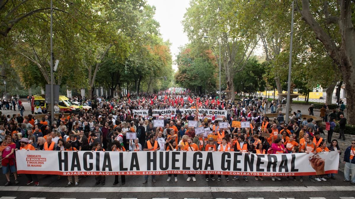 Miles de personas inundan las calles de Madrid por la vivienda: "¡Ahora toca huelga general!"