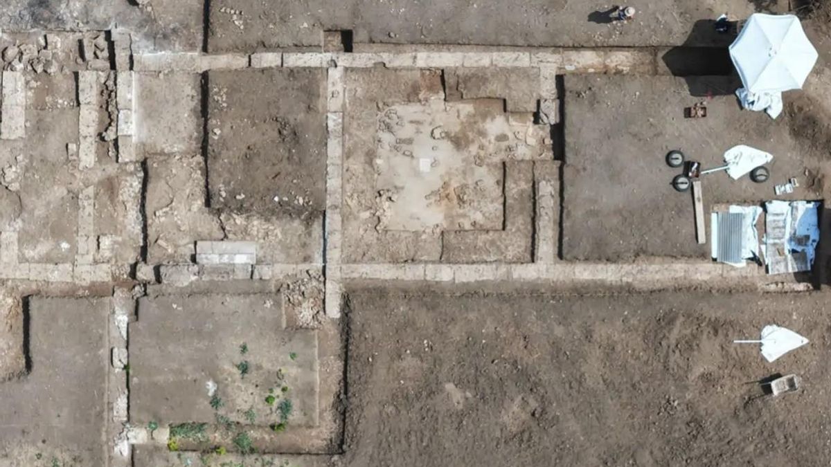 Grecia recupera un aula de hace más de 2.000 años con bancos todavía intactos y vinculada a la educación de Alejandro Magno